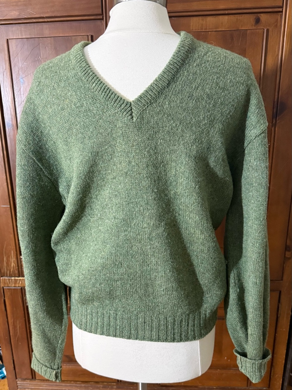 Vintage McGregor Men's V-Neck Wool Sweater in Heather Moss Green